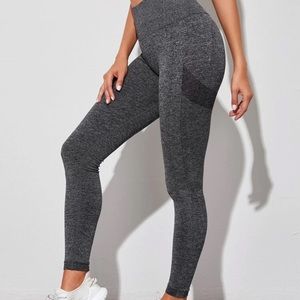 SHEIN SEAMLESS LEGGINGS SIZE SMALL